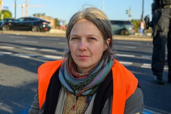 Caroline Schmidt bei einem Protest in Berlin: Ihre Haftstrafe wird laut einem Bericht umgewandelt.