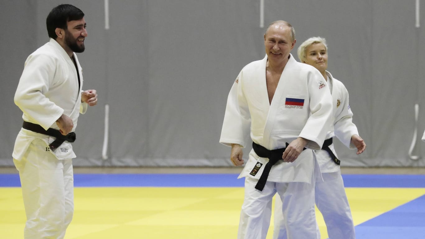 Putin bei einem Judo-Training im Jahr 2019: Der russische Präsident inszeniert sich regelmäßig als Sportler.