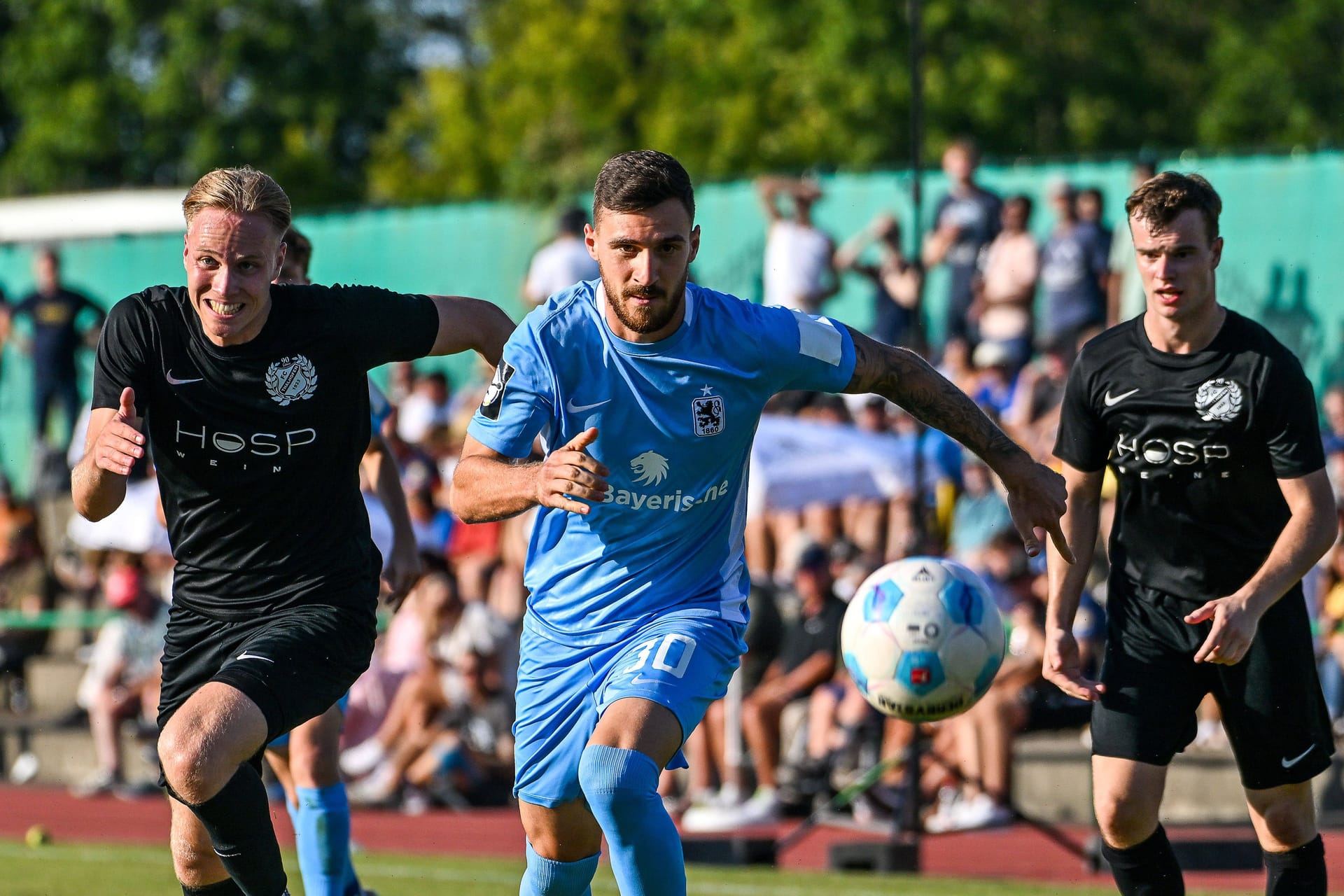 Müssen im Achtelfinale nach xy: Maximilian Wolfram und die Münchner "Löwen".