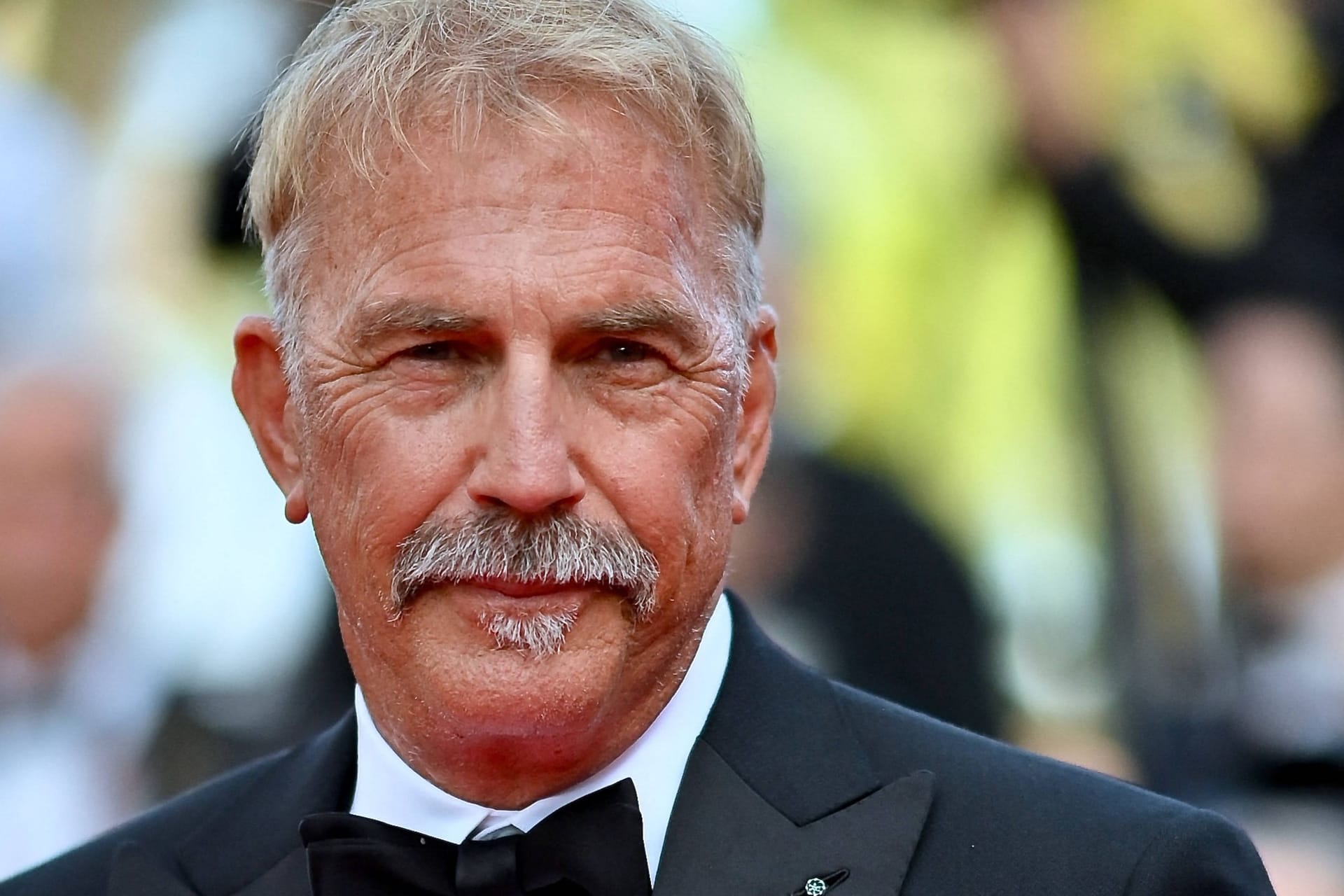 Kevin Costner: Der neue Film des Hollywoodstars steht vor Gericht.