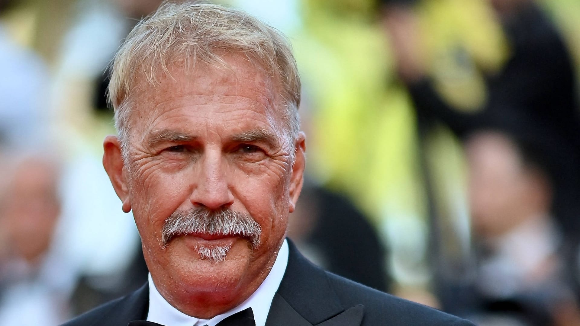 Kevin Costner: Der neue Film des Hollywoodstars steht vor Gericht.