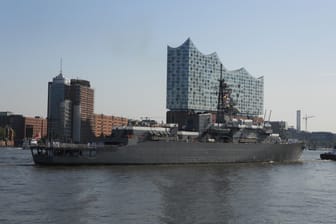 Die "Kashima" liegt seit Donnerstag in Hamburg.