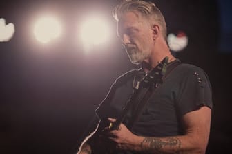 Josh Homme: Der Frontmann kämpfte in der Vergangenheit mit gesundheitlichen Problemen.