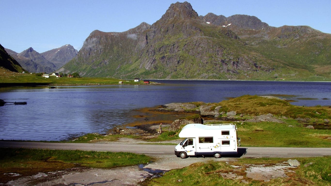 Ein Camper auf den Lofoten: Einigen Einheimischen ein Dorn im Auge.