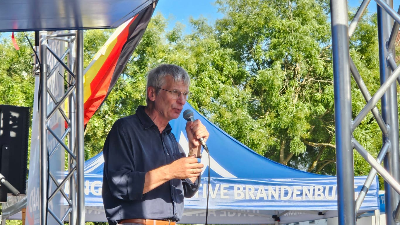 Christoph Berndt: Der Spitzenkandidat der AfD tourt durch Brandenburg.