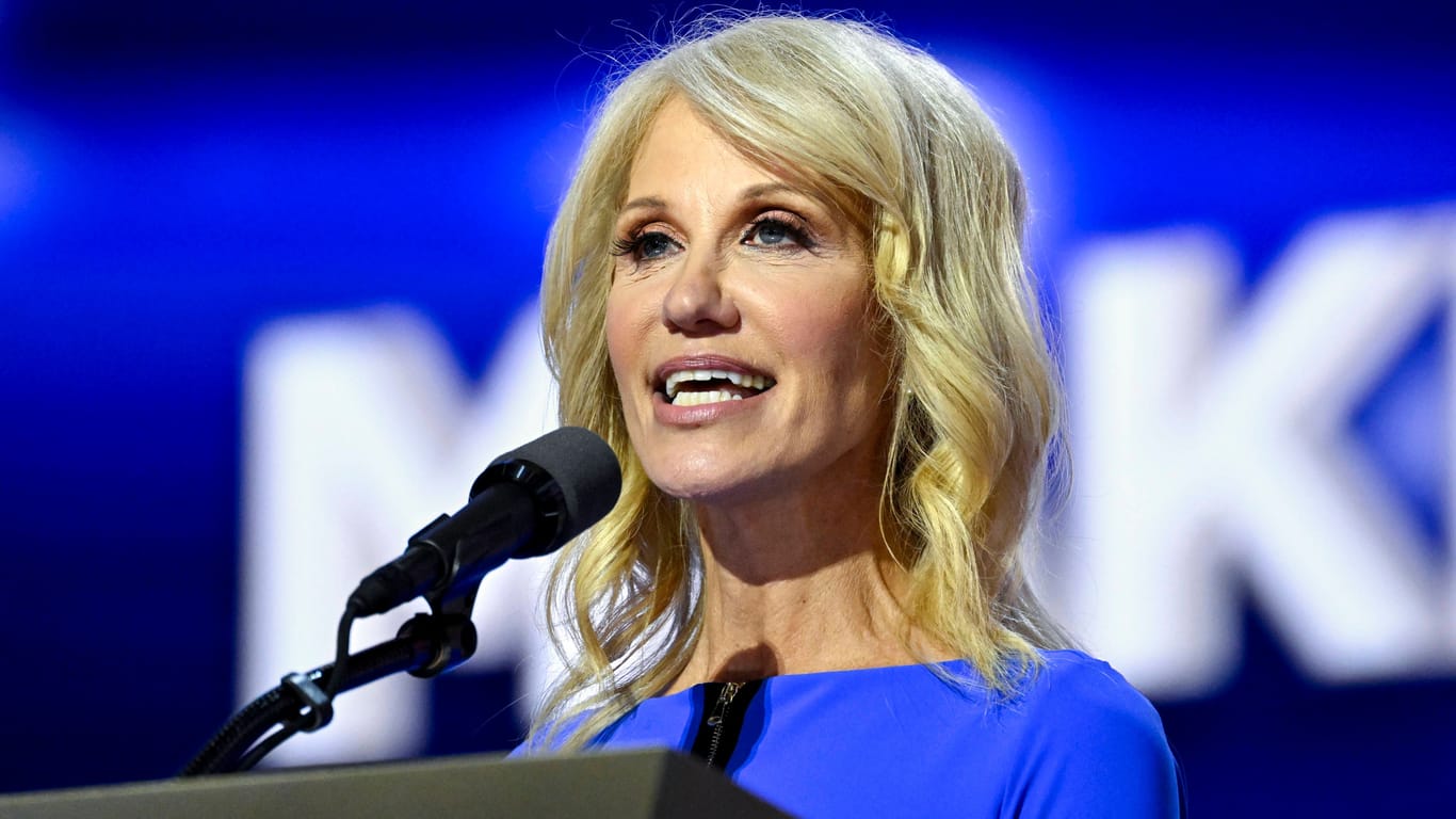 Kellyanne Conway, ehemalige Trump-Beraterin, rät ebenfalls zu mehr politischen Angriffen.