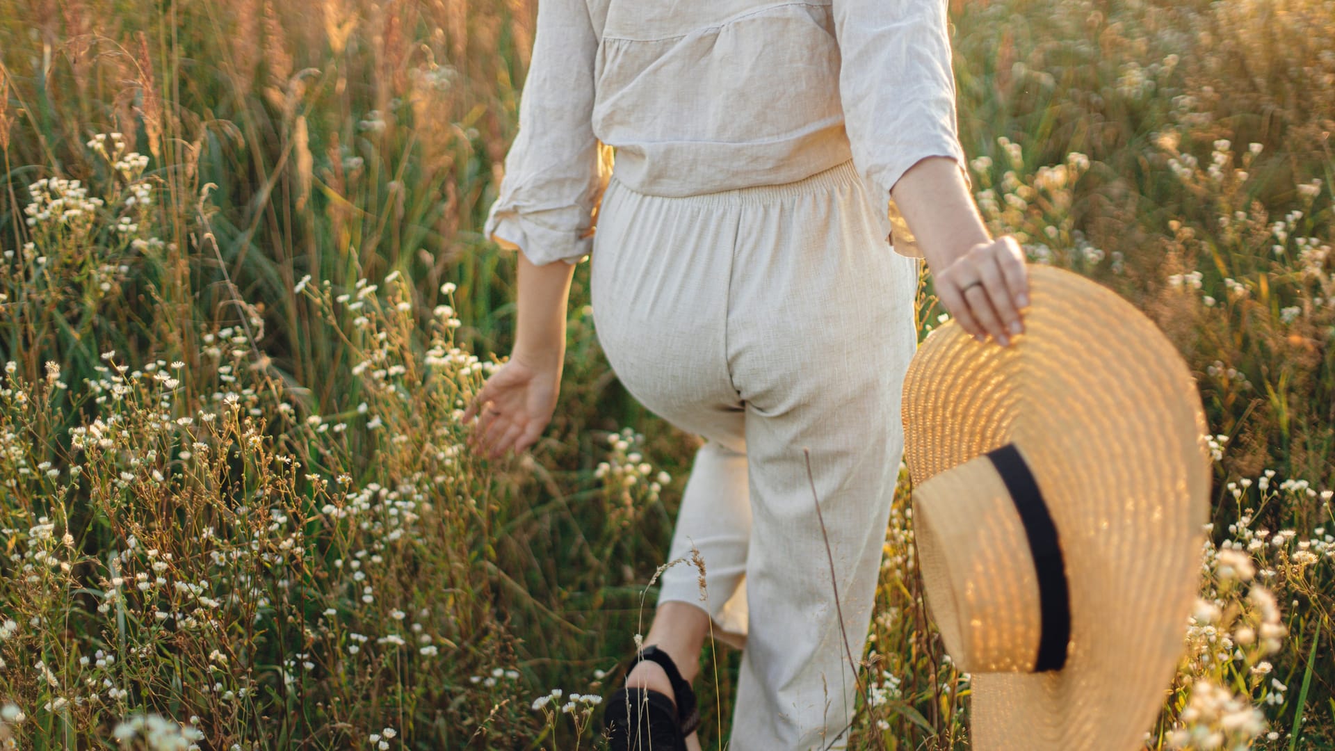 Luftig: Lange Kleidung aus Leinen ist im Sommer ideal.