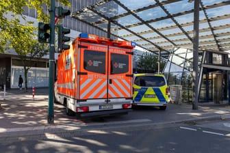 Am Essener Hauptbahnhof wurde am Montag ein Mann durch mutmaßliche Messerstiche schwer verletzt.