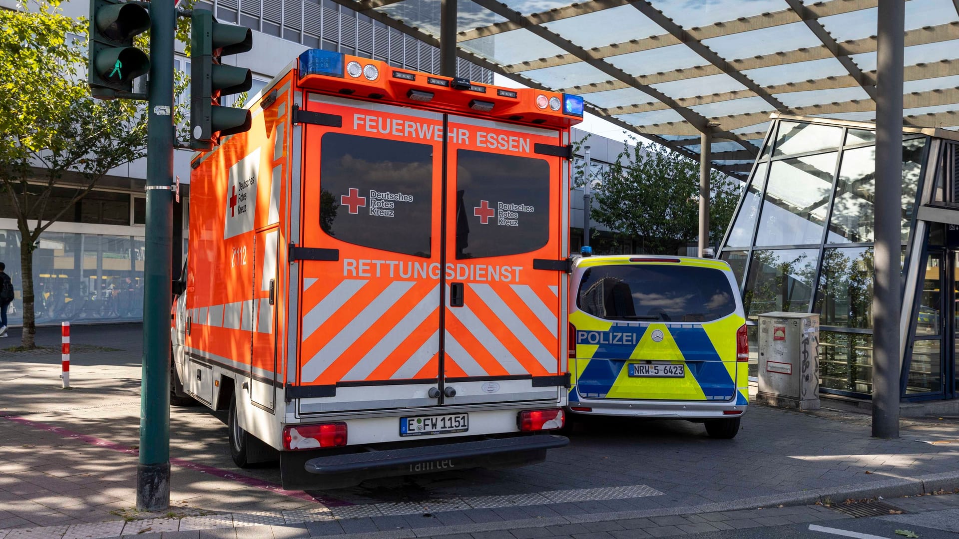 Am Essener Hauptbahnhof wurde am Montag ein Mann durch mutmaßliche Messerstiche schwer verletzt.