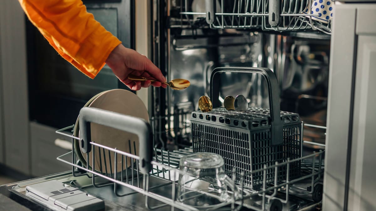 Spülmaschine reinigen: So wird Geschirr wieder sauber