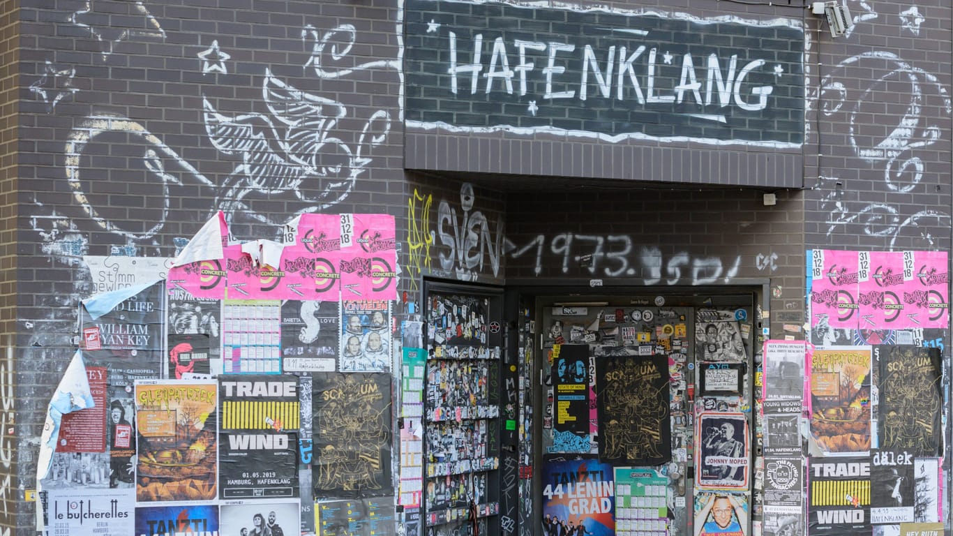 Der Eingang des Hafenklang (Archivbild): Das Lokal hat sich zu einem "unverzichtbaren Musik-Club entwickelt für Menschen, die es auch mal etwas ungewöhnlicher mögen".