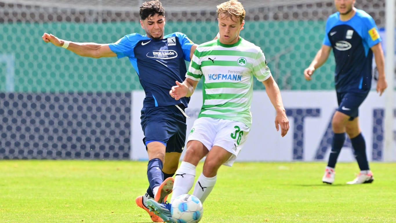 Da war er noch dabei: Étienne Portmann (li.) im Spiel gegen Fürth.