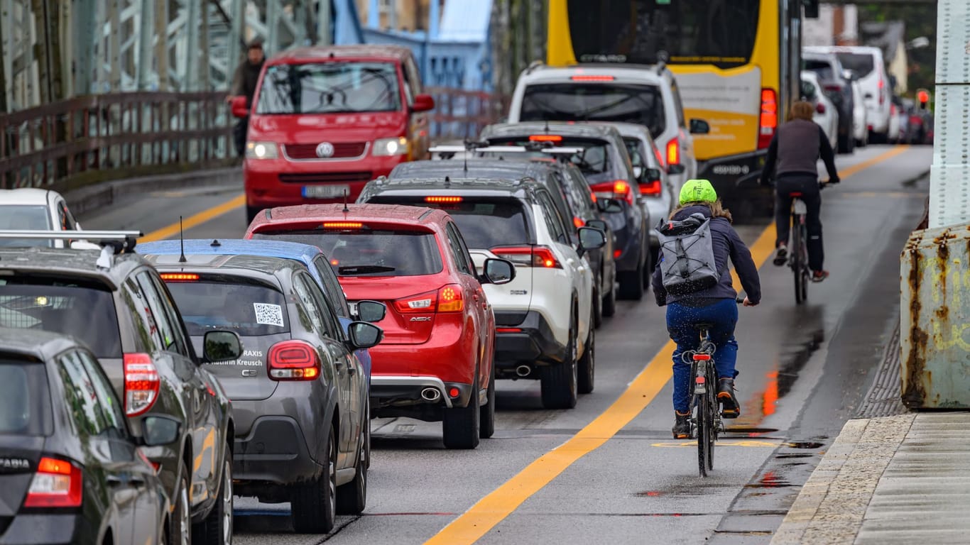 Verkehrsversuch am Blauen Wunder