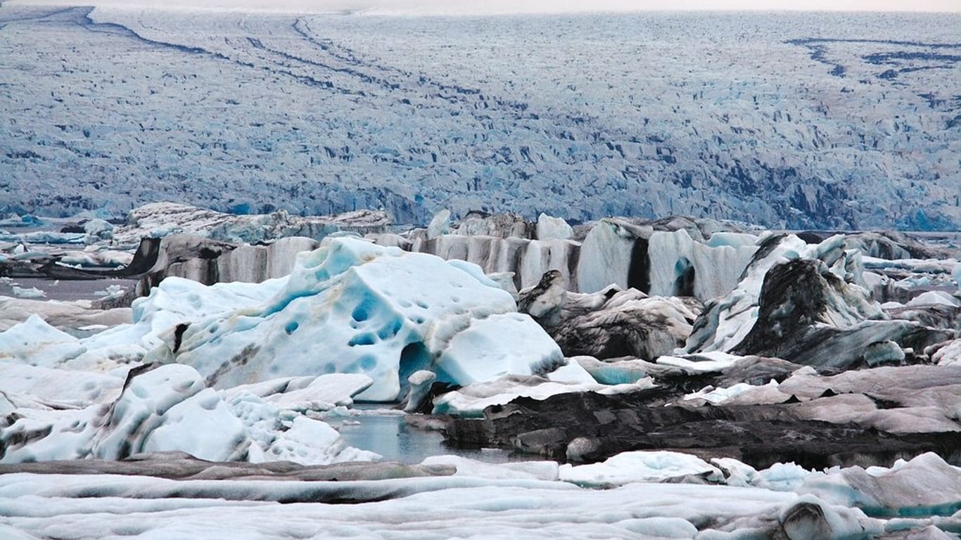 Ein Teil der Gletscherzunge Breiðamerkurjökul auf Island.