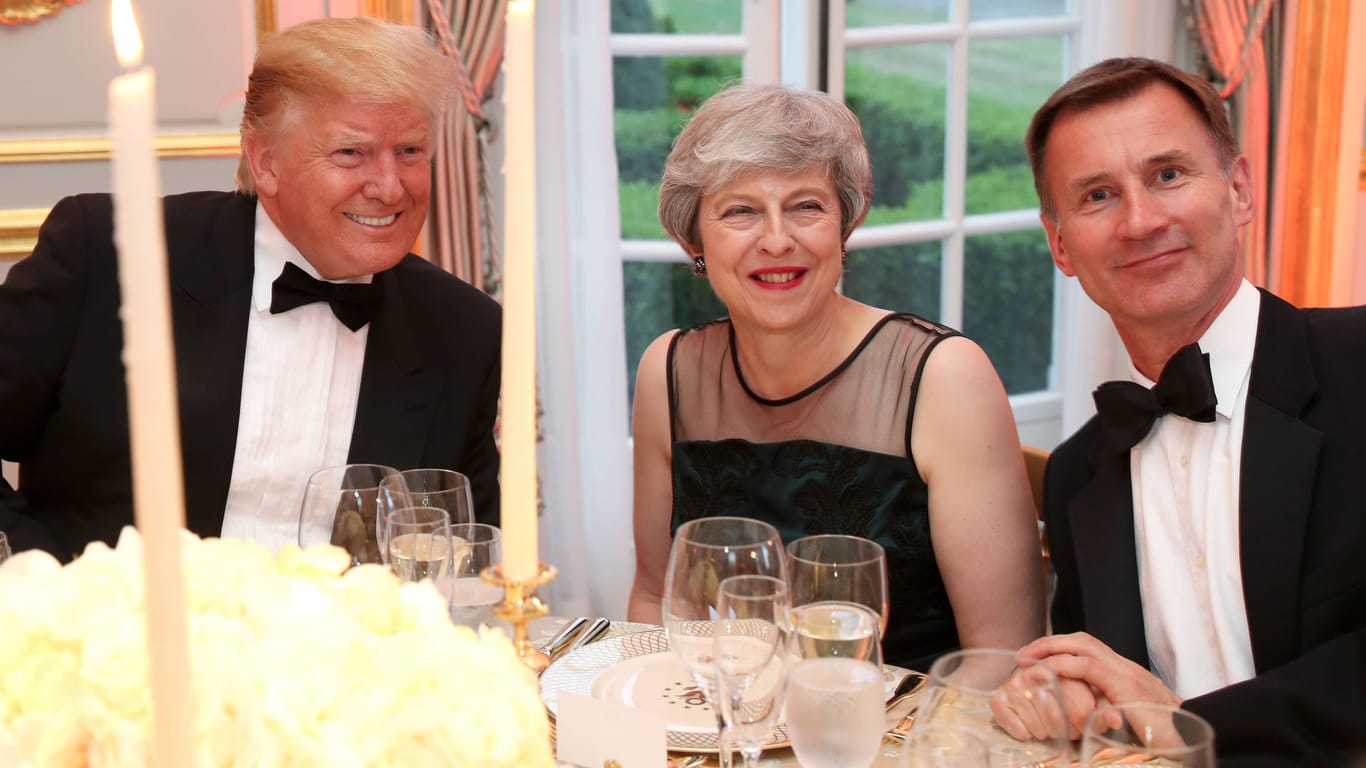 Donald Trump mit der damaligen britischen Premierministerin Theresa May und dem britischen Außenminister Jeremy Hunt: Der Republikaner sorgte bei den US-Verbündeten oft für Unmut.