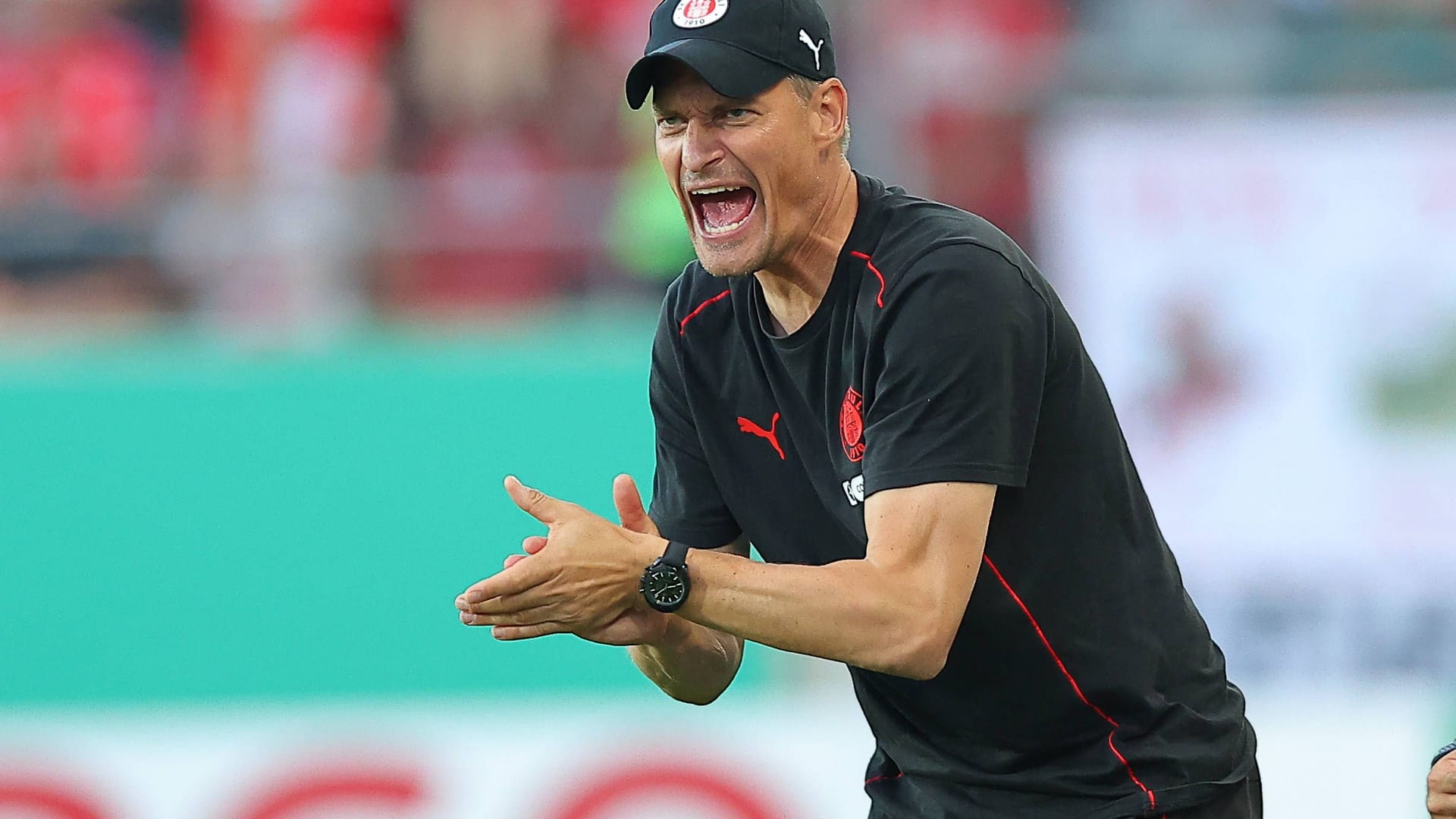 Alexander Blessin hat beim FC St. Pauli eine große Aufgabe vor der Brust.