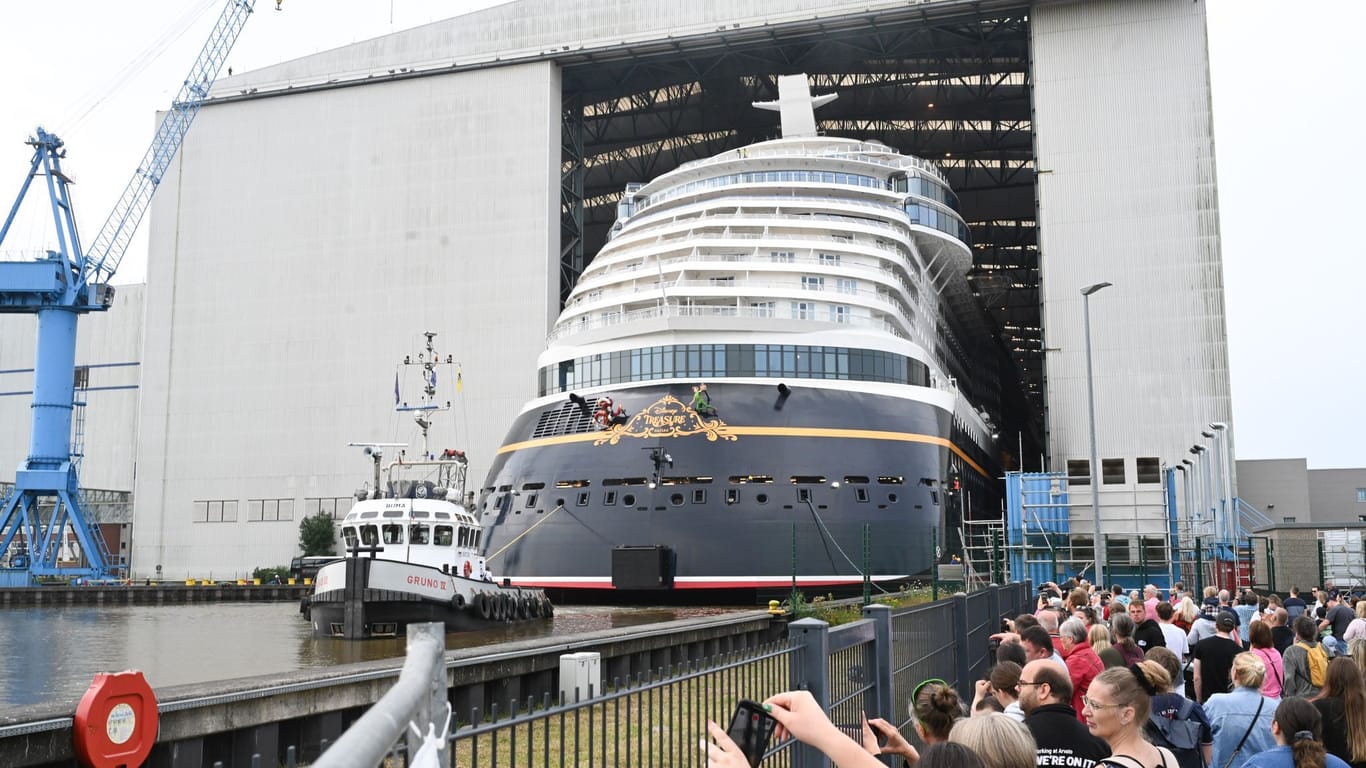 Ausdocken vom neuen Kreuzfahrtschiff „Disney Treasure“