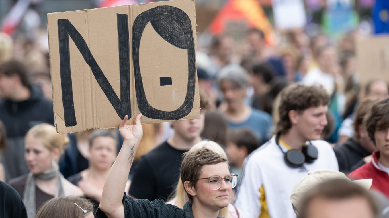 Demo gegen Rechtsextremismus - Dresden