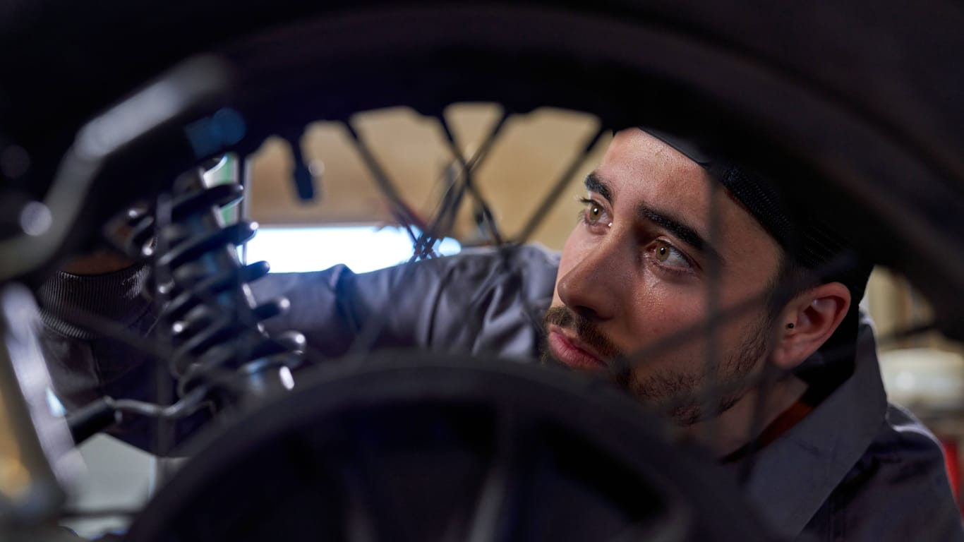 Regelmäßige Wartung: Sie beugt vielen Ursachen für unruhiges Fahrverhalten vor.