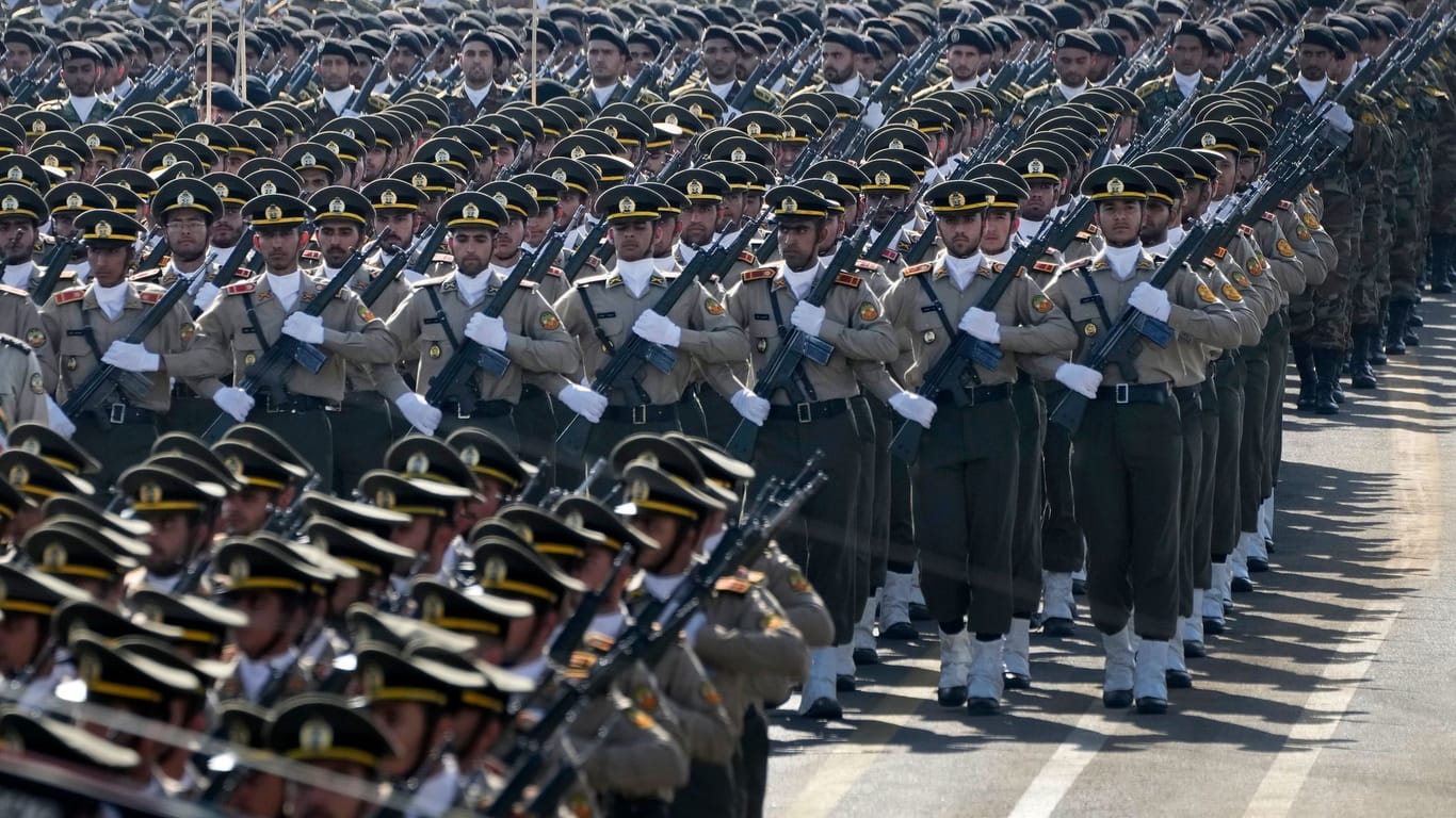 Militärparade im Iran