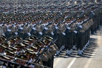 Militärparade im Iran