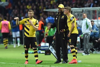 Jürgen Klopp gemeinsam mit Jakub Błaszczykowski (l.) und Łukasz Piszczek (r.): Für das Abschiedsspiel der beiden kehrt der Trainer zurück nach Dortmund.