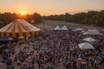 Besucher beim Brückenfestival in Nürnberg (Archivfoto): Am Wochenende ist es wieder soweit.