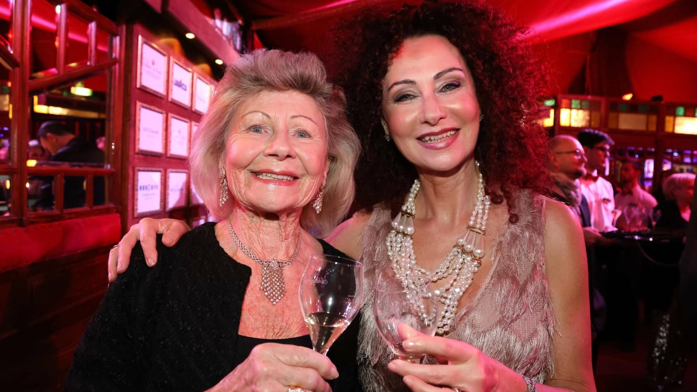 Christina "Mausi" Haidinger (r.) mit ihrer Mutter Martha Haidinger.