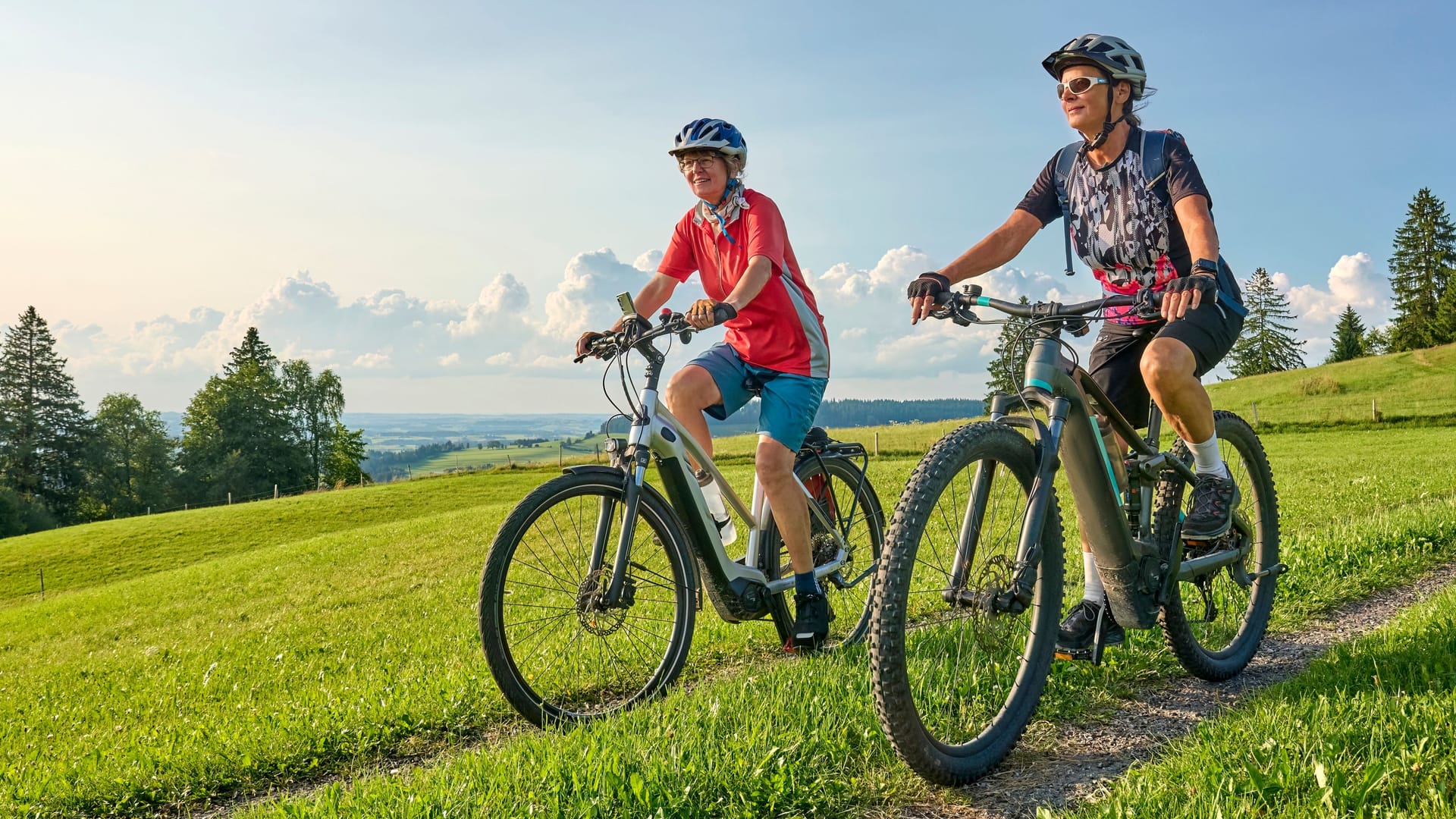 Ausflug auf dem E-Bike: Gerade der Umstieg vom herkömmlichen Rad birgt Gefahren.