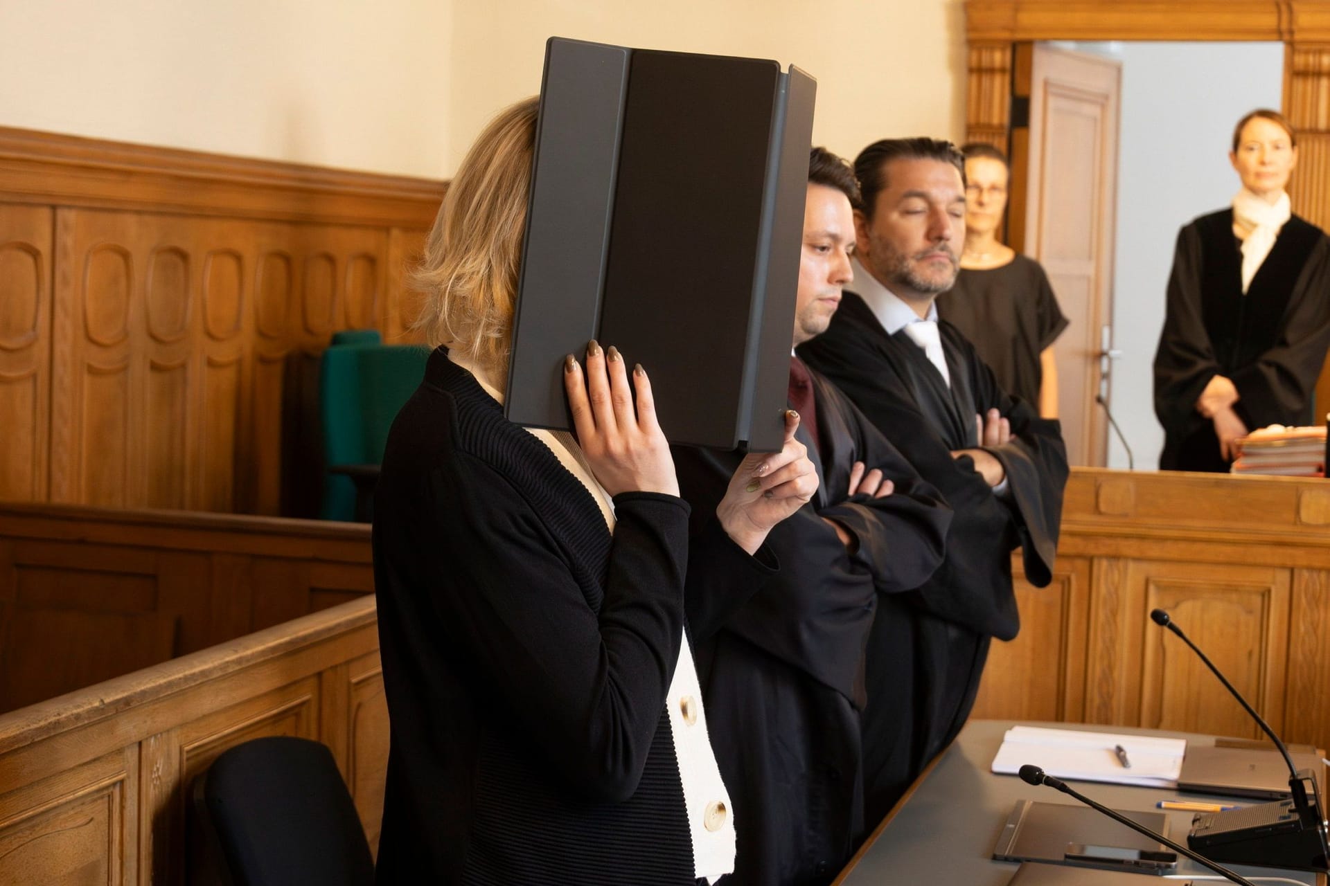Angeklagte Mutter vor Gericht: Sie schwieg am Dienstag zu den Vorwürfen.