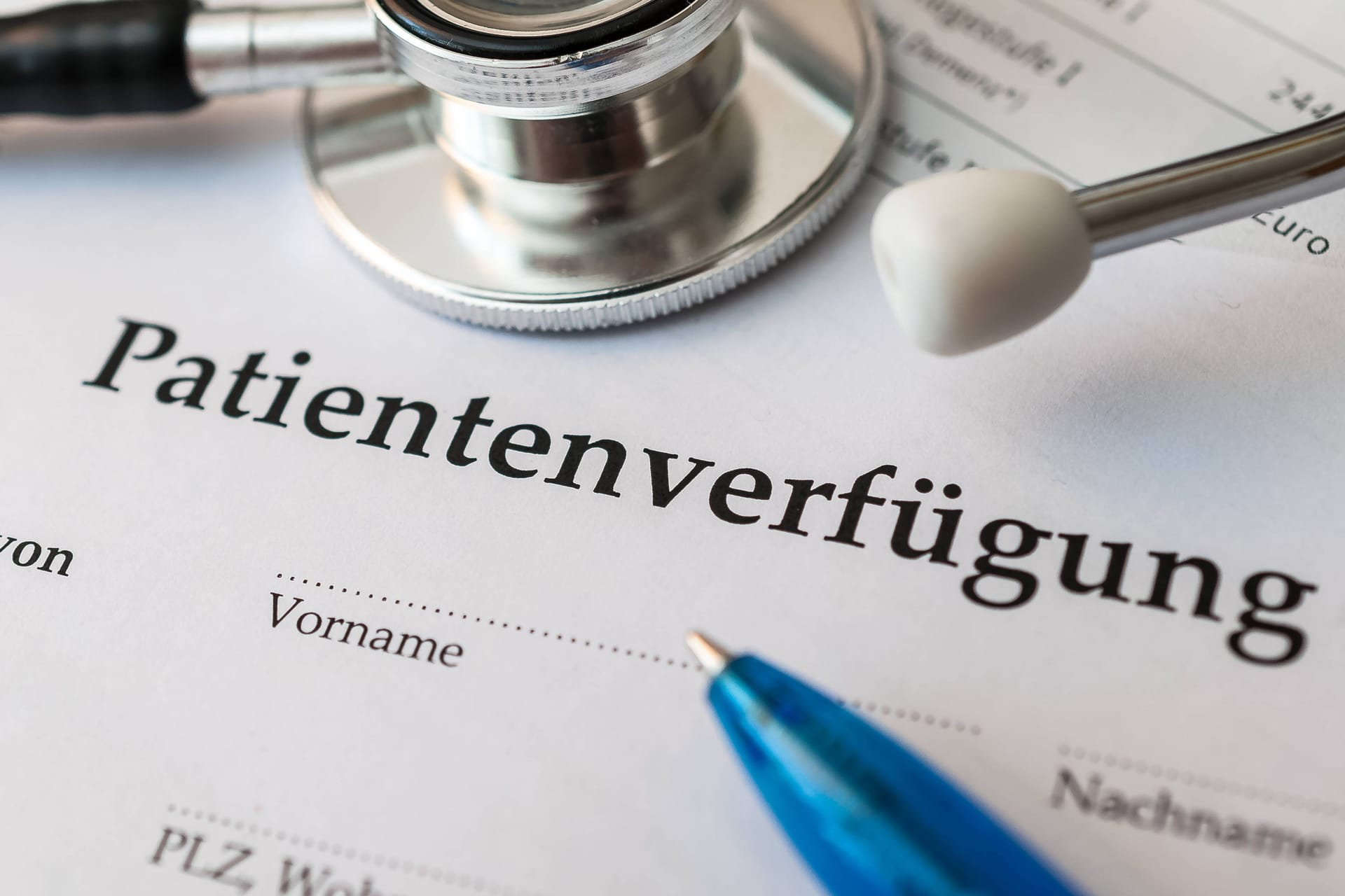 Die Angst vor dem weißen Blatt: Mit diesen Tipps klappt es trotzdem mit der Patientenverfügung.