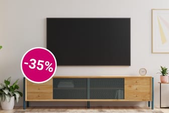 Aldi hat einen 4K-Fernseher von Samsung mit mehr als 150 Euro Rabatt im Angebot (Symbolbild).