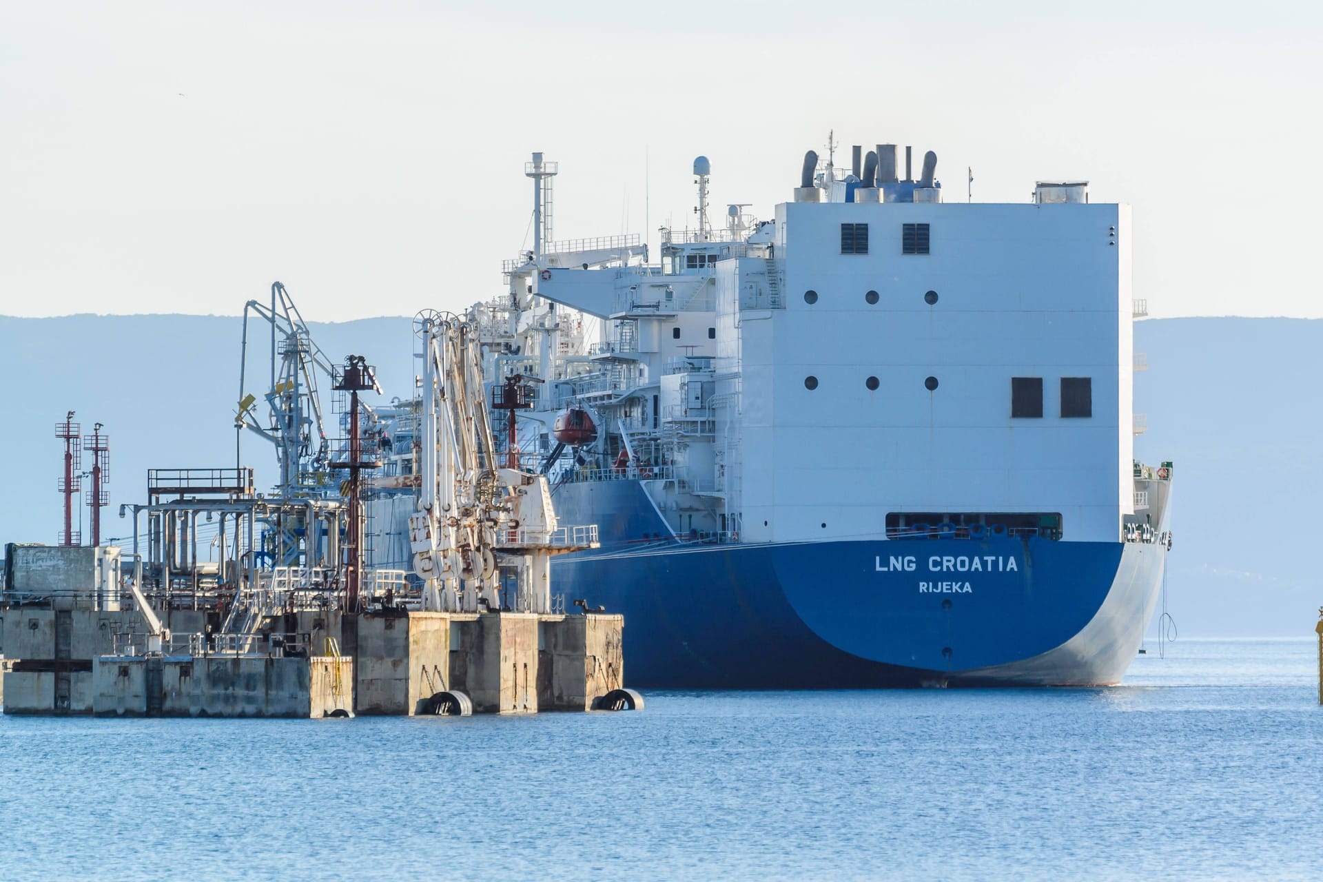 LNG-Terminal in Kroatien (Archivbild): Die Anlage vor Krk soll in Zukunft erweitert werden.