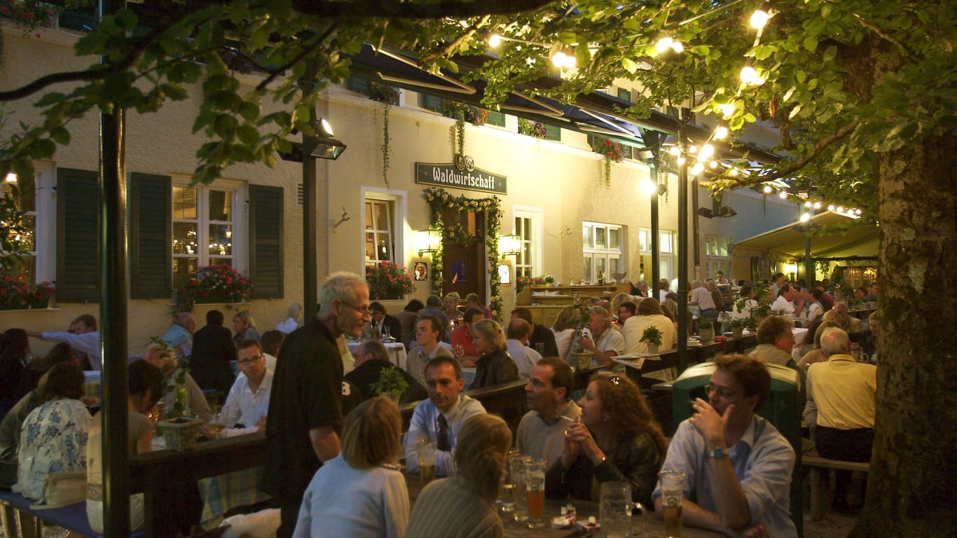 Besuch mit Flair: Die "Waldwirtschaft Großhesselohe" bietet ein besonderes Ambiente.