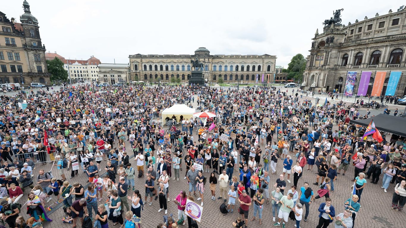 Demo gegen Rechtsextremismus - Dresden