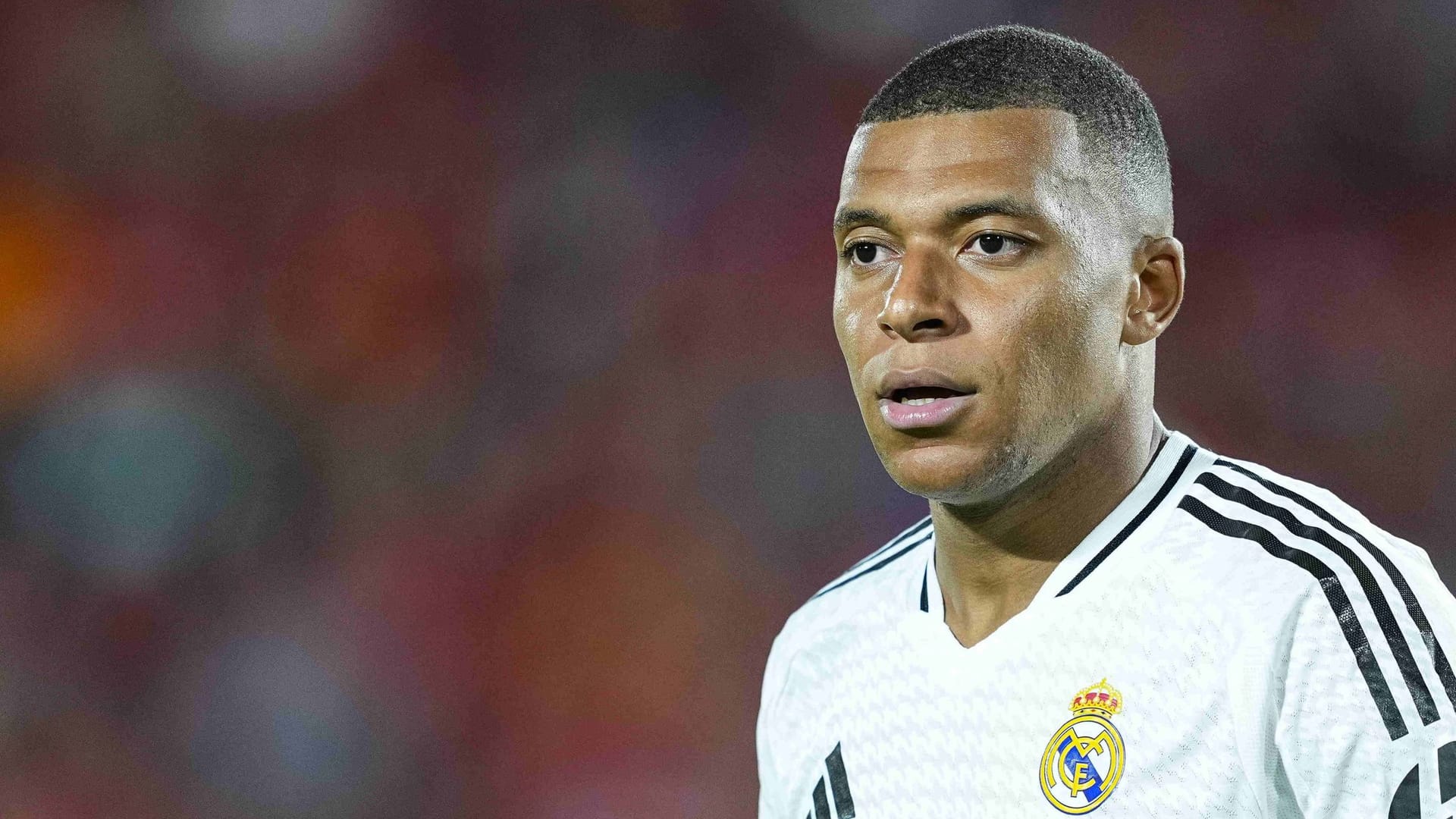 Kylian Mbappé: Der Stürmerstar fordert wohl eine hohe Summe von seinem Ex-Verein.