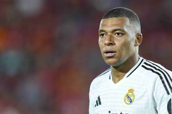 Kylian Mbappé: Der Stürmerstar fordert wohl eine hohe Summe von seinem Ex-Verein.