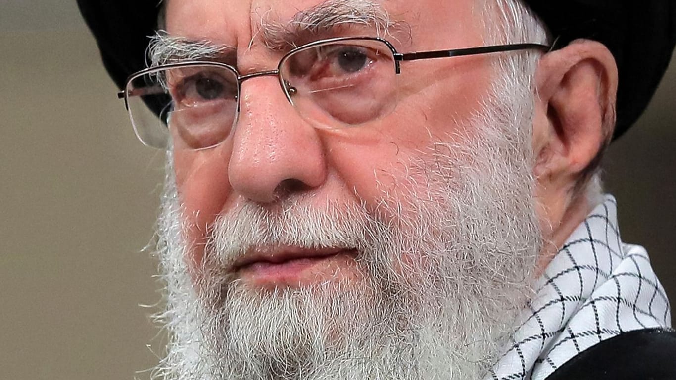 Ayatollah Ali Khamenei: Der Iran stockt seine Cyber-Fähigkeiten auf.