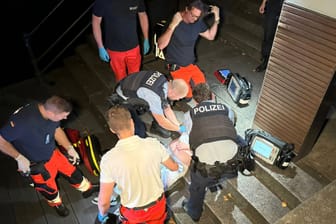 Einsatz am Jungfernstieg: Am Donnerstagabend gab es eine Auseinandersetzung zwischen zwei Gruppen.