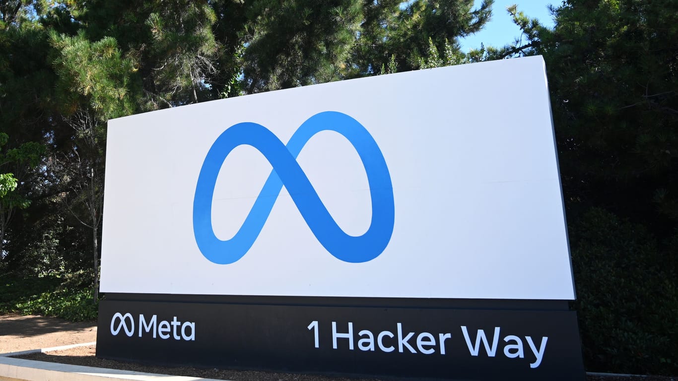 Menlo Park, California, USA - July 28, 2023: Meta logo sign near Meta Platforms headquarters on 1 Hacker Way.