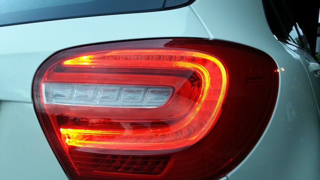 Rechtes Rücklicht mit Bremslicht weisses Kfz