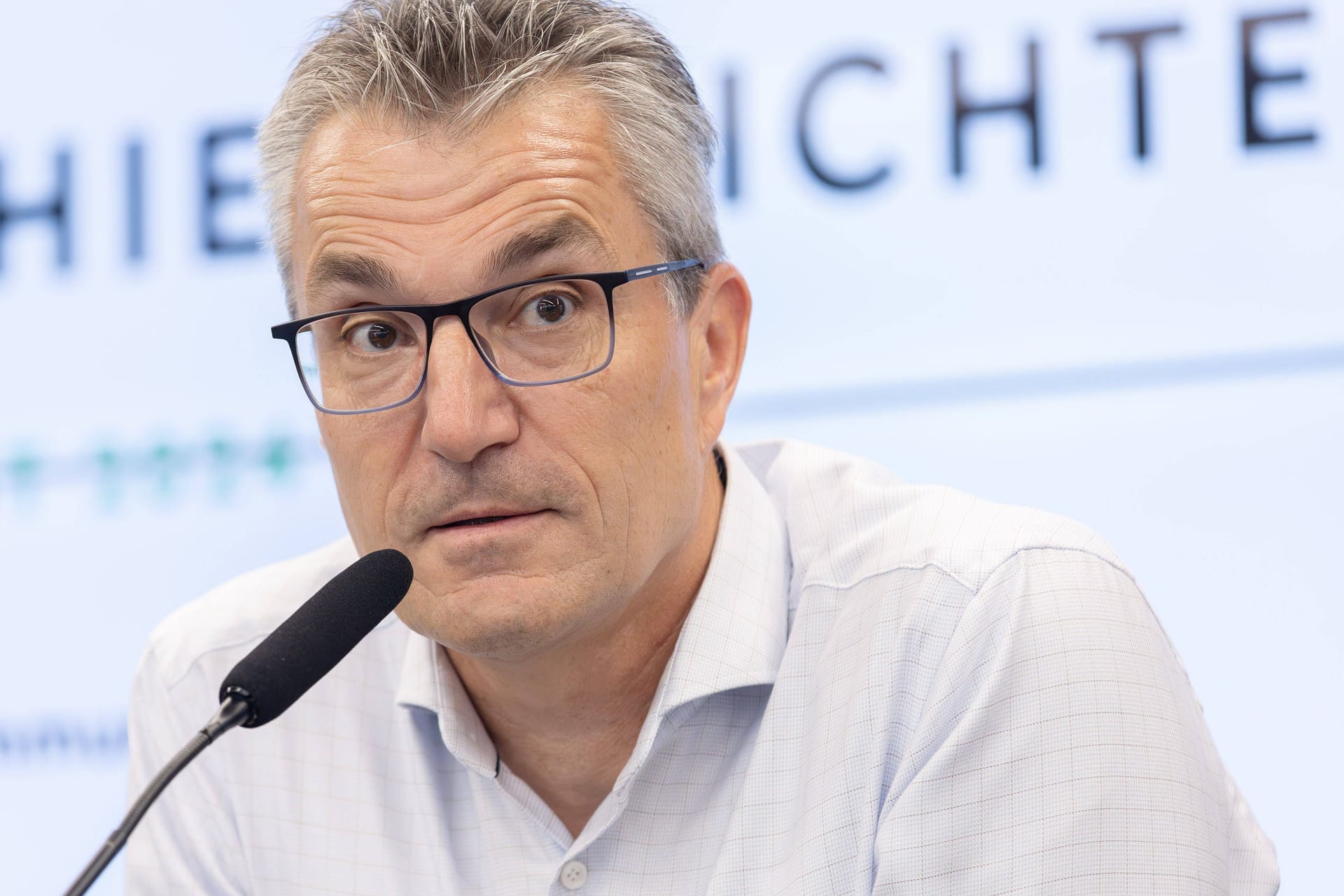 Knut Kircher: Der Schiedsrichter-Chef ist mit dem Verlauf des ersten Bundesliga-Spieltags nicht ganz glücklich.