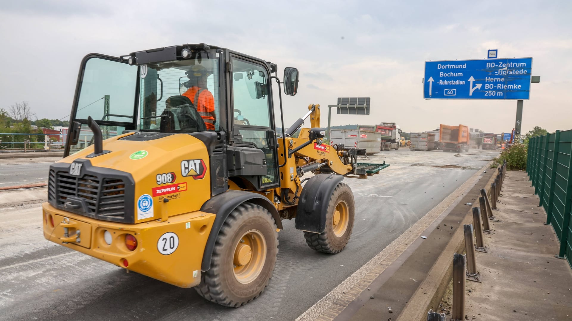 Abrissarbeiten an der A40 (Archivfoto): An diesem Wochenende kommt es an der Autobahn zu einer weiteren Sperrung.