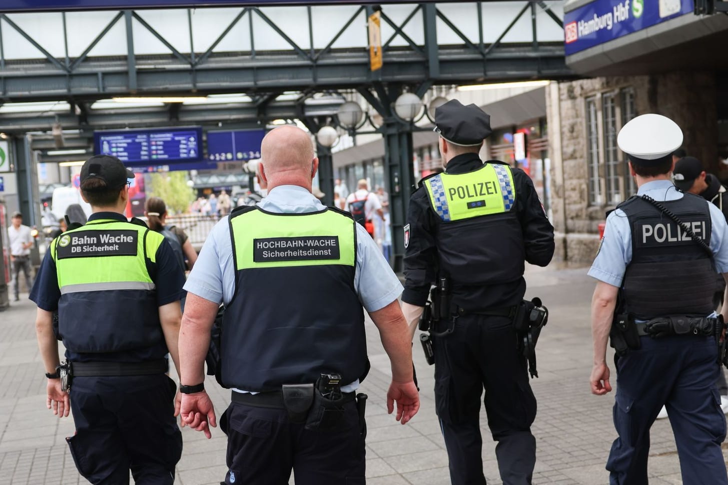 Der Hauptbahnhof in Hamburg: Immer wieder kommt es an Bahnhöfen auch zu Angriffen auf Bundespolizisten.