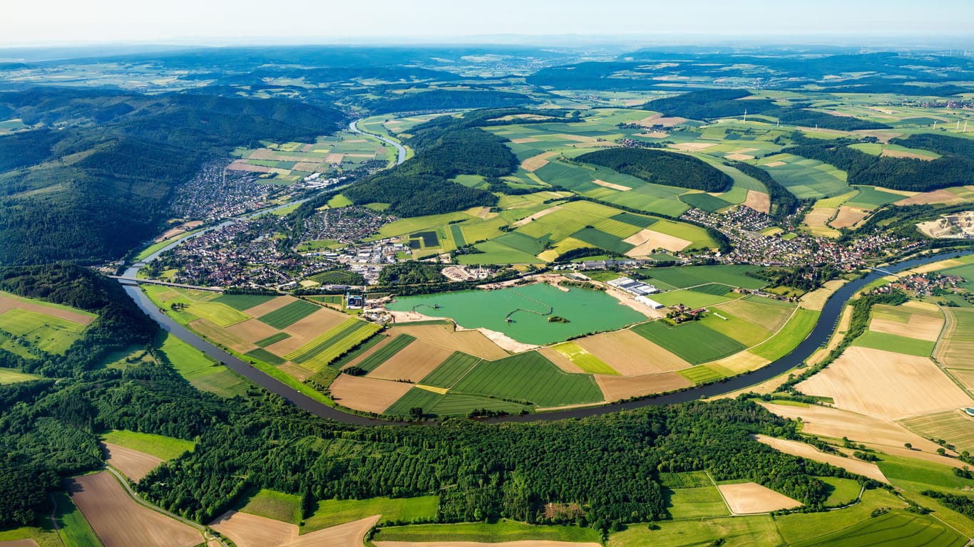 Bodenwerder liegt direkt im Weserbergland.