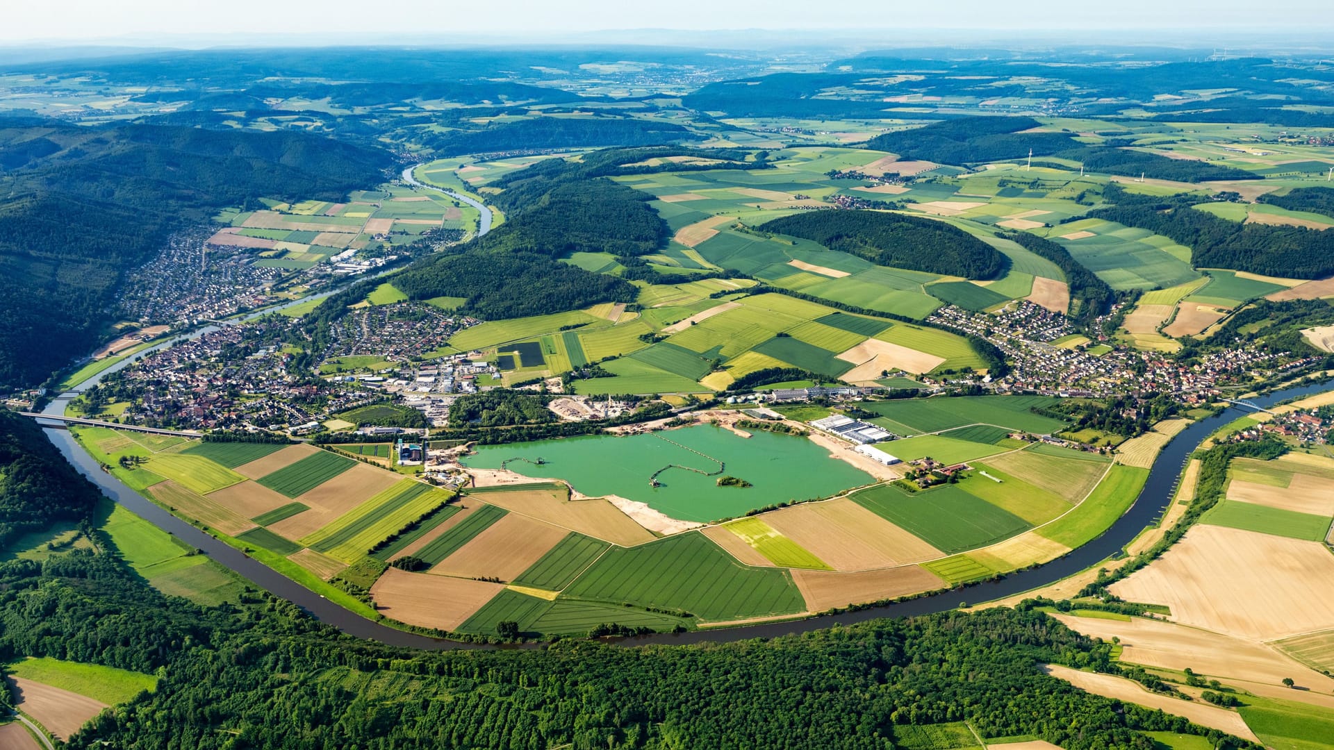 Bodenwerder liegt direkt im Weserbergland.