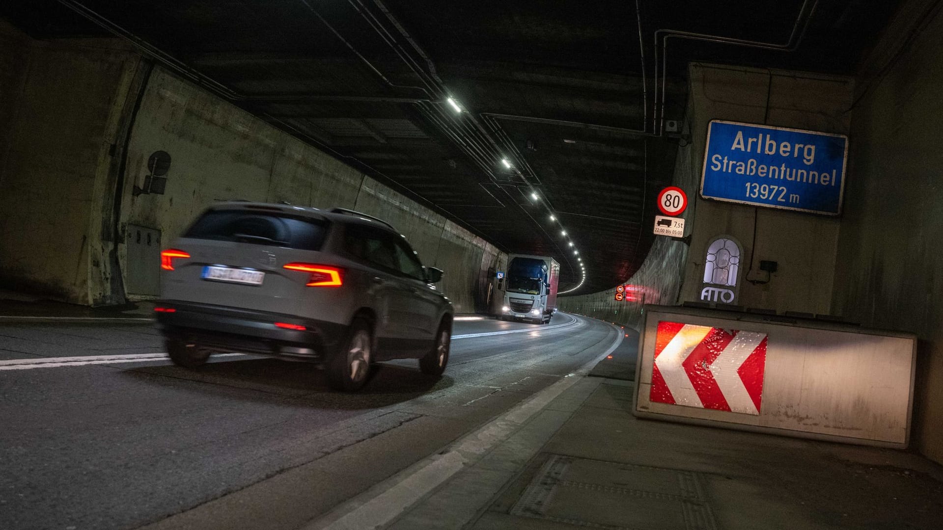 Sperrung des Arlbergtunnels in Österreich