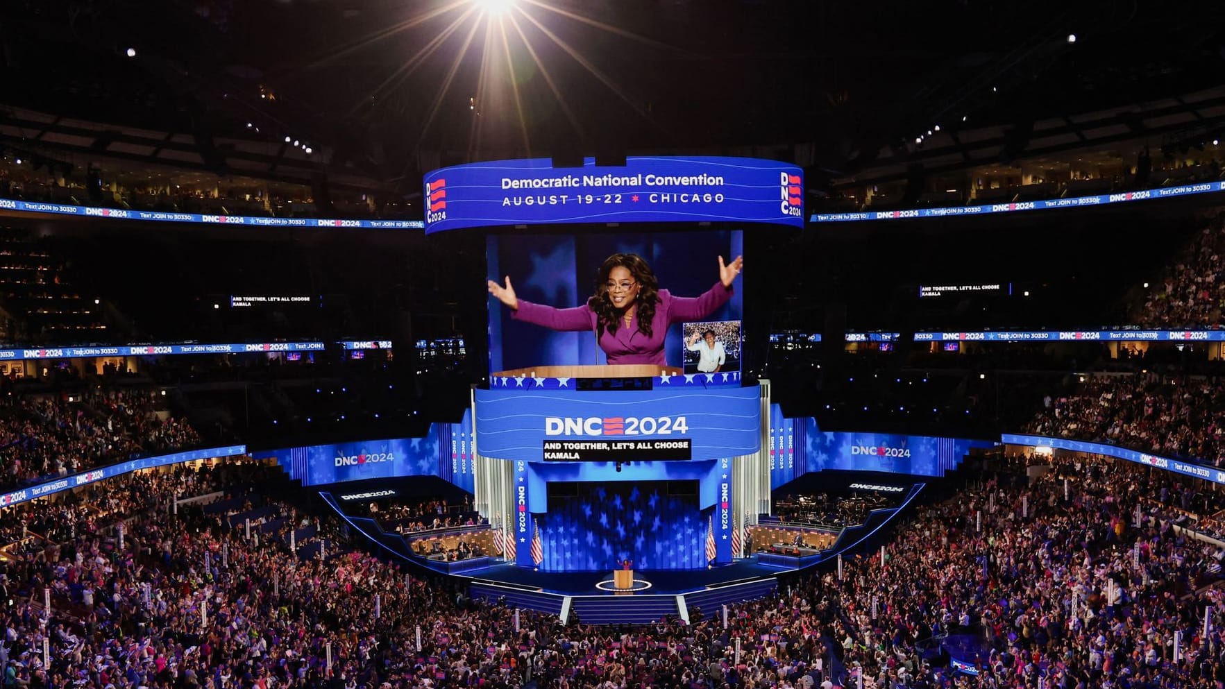 Talk-Ikone Oprah Winfrey spricht im United Center in Chicago: Ein Parteitag wie ein Theaterstück.