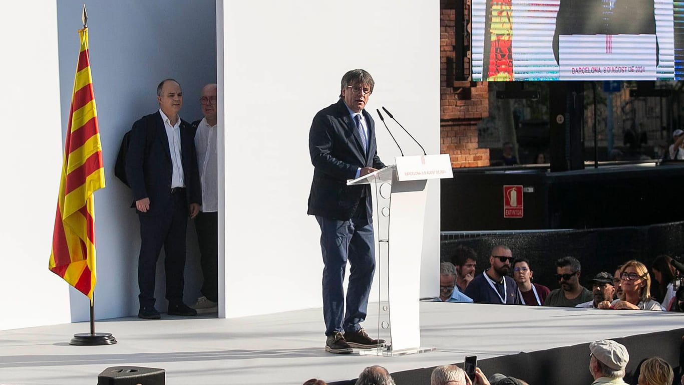 Carles Puigdemont während seiner Rede vor Anhängern in Barcelona.