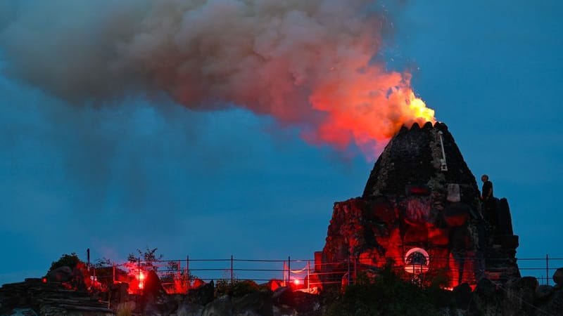 Der "Vesuv von Wörlitz": Der einzige künstliche Vulkan Europas soll nach Jahren des Schweigens am wieder ausbrechen.